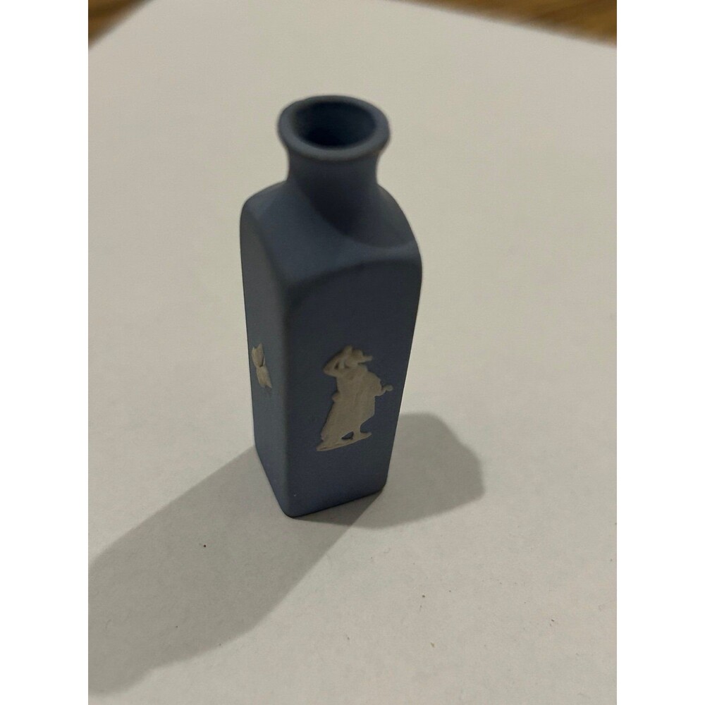 (2) Wedgwood Miniature Vases - Picture 9 of 12